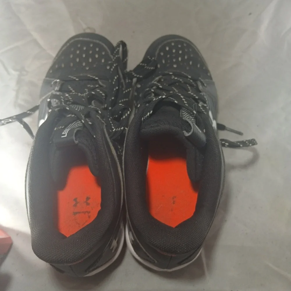 Under Armour Leadoff Low RM Black White Youth Baseball‎ Cleats 5Y 3025600-001